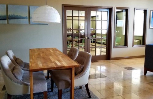 Castle Rock House | Your Home Away From Home! 2 Sleek Units, Free Breakfast, Pets Allowed