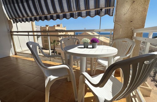 Els Arenals del Sol Apartment | Your home a stone's throw from the beach