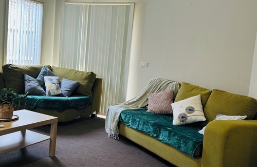 Werribee House | Your Ideal 4-Bedroom Getaway – Space, Style & Convenience