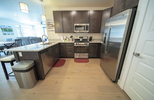 Lakeside Village Condo | Your Modern Summer Peak Escape!