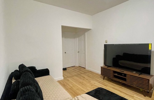 Queens Apartment | Your new NYC home: Peaceful room for rent in the heart of Astoria.