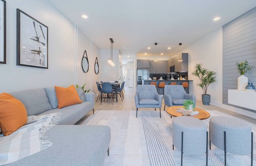 Woodridge House | Your Orlando Retreat: Warm and Welcoming Townhome