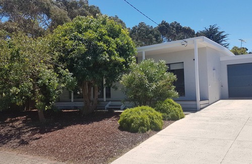 Wimbledon Heights House | Your Own Little Island Escape
