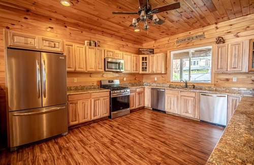 Tannersville House | *Your Own Lodge*