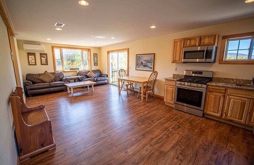 Tannersville House | *Your Own Lodge*