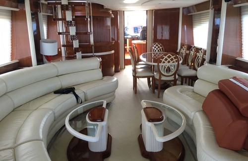 Puerto Juarez Boat Rental | Your own yacht in the mayan Riviera, for you to enjoy the