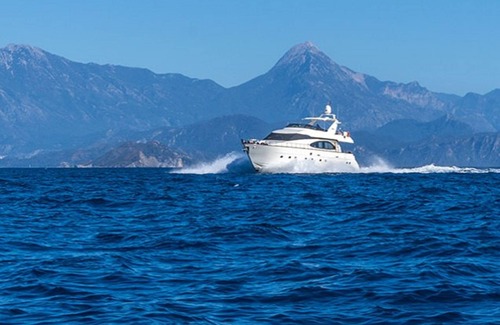 Puerto Juarez Boat Rental | Your own yacht in the mayan Riviera, for you to enjoy the