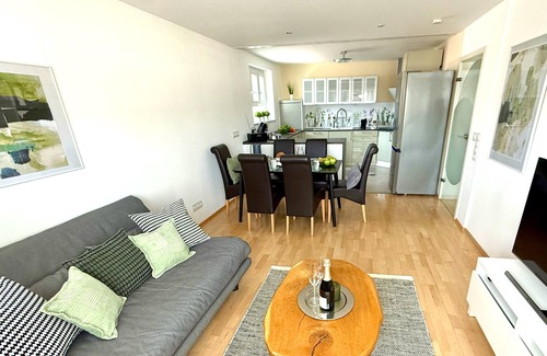 Hanhofen Apartment | Your Palatinate time-out - new with style, balcony and dream garden