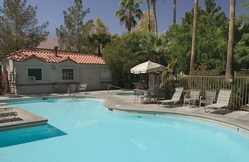Paradise Condo | Your Private Las Vegas Oasis: A Desert Escape Minutes from the Strip
