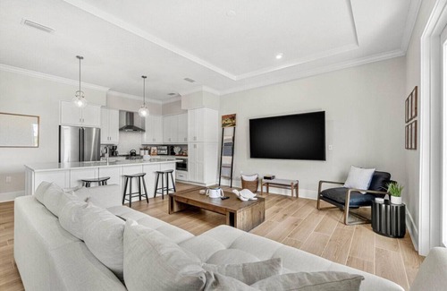 Madeira Beach House | Your Relaxing Getaway Steps to the Beach!