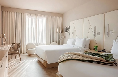 Florida Central Atlantic Coast Hotel | Your Relaxing Getaway Awaits! 3 Luxurious Rooms w/Free Parking, Shuttle, Pool