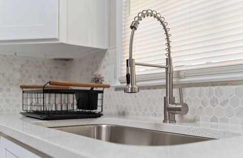 Acworth House | Your Serene Escape: 6-Person Home with Deck & Porch, Pet Friendly