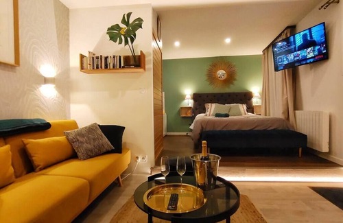 North district Apartment | Your Stopover - Jungle Sauna & Spa