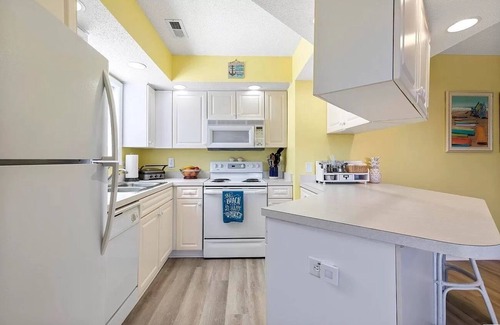 Cherry Grove Beach Condo | Your Sunshine Escape: 6-Minute Beach Walk from Quiet Community