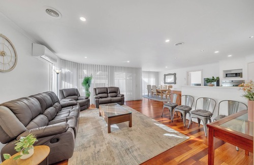 Tarneit House | Your Tarneit Escape - 4BR Home with Pool & BBQ