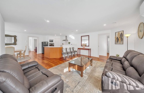 Tarneit House | Your Tarneit Escape - 4BR Home with Pool & BBQ