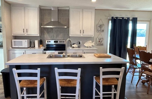 Negreet House | Your Toledo Bend Lakefront Home – Neighborhood Boat Launch Just Next Door