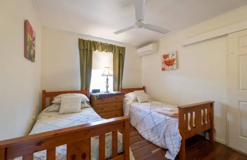 Walkervale Apartment | Your Unit at Southside central, close to everything, air con and pet friendly.