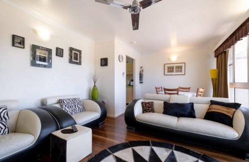 Walkervale Apartment | Your Unit at Southside central, close to everything, air con and pet friendly.