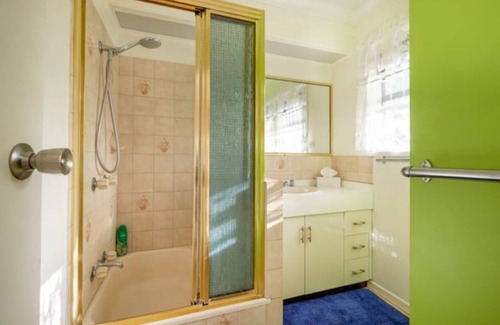 Walkervale Apartment | Your Unit at Southside central, close to everything, air con and pet friendly.