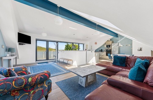 Holyhead Cottage | YSBRYD Y MYNYDD, pet friendly, luxury holiday cottage in South Stack