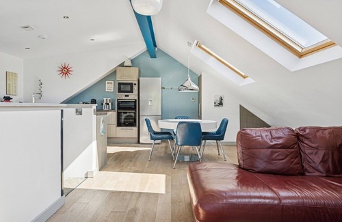 Holyhead Cottage | YSBRYD Y MYNYDD, pet friendly, luxury holiday cottage in South Stack