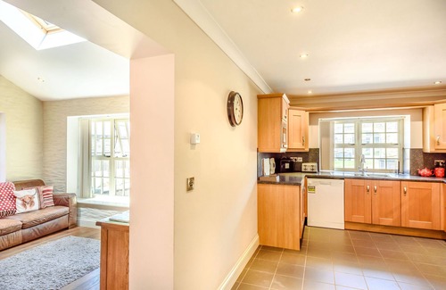 Newcastle Emlyn Cottage | YSGUBOR ISAF, pet friendly, with a garden in Newcastle Emlyn