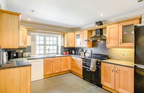 Newcastle Emlyn Cottage | YSGUBOR ISAF, pet friendly, with a garden in Newcastle Emlyn