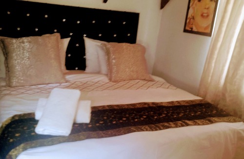 West Beach House | Zagorski’s Bed and breakfast - Deluxe Room