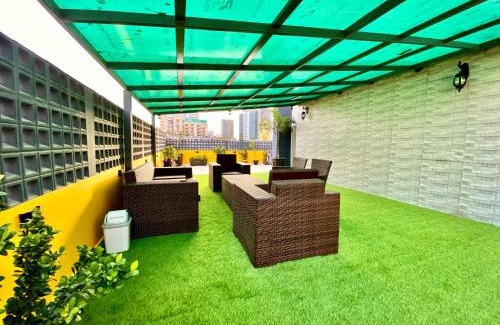 Karachi Apartment | ZAHA Vacation Home 3 - Elegant & Spacious 2 br family apt, Shahrah e Faisal