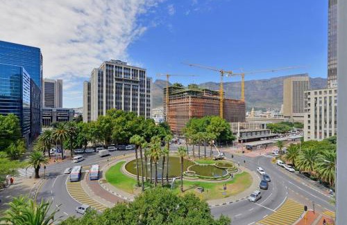 Foreshore Apartment | Zainab - Modern City Centre Aprt- City and Mountain views!
