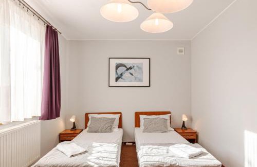 Dabrowa Gornicza Hotel | Zajazd Bachus