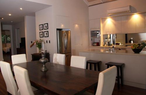 Mission Beach Villa | Zama - Wongaling Beach - Beachfront Townhouse