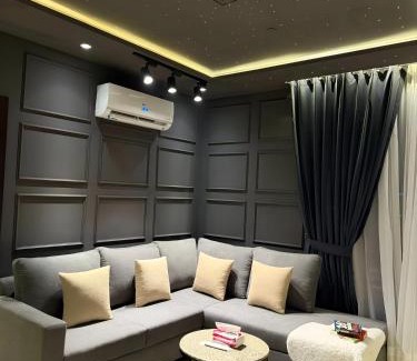 Lahore Apartment | Zameen Aurum Prestige Luxurious Family Apartments Gulberg Lahore