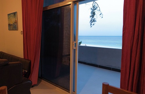 Uroa Apartment | Zanzibar Bliss – Uroa Beachfront 2BR Retreat with Balcony & WiFi