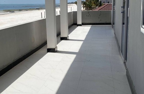 Uroa Apartment | Zanzibar Bliss – Uroa Beachfront 2BR Retreat with Balcony & WiFi