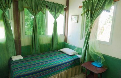 Flores Hotel | Zapote Tree Inn