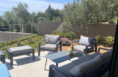 Zavala Apartment | Zavala Residence