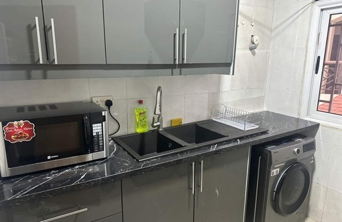 Labone Apartment | Zen 2BR in Labone, WiFi/DSTV