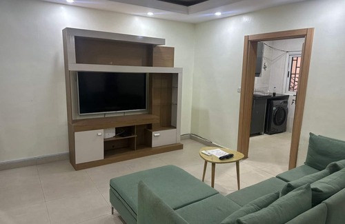 Labone Apartment | Zen 2BR in Labone, WiFi/DSTV