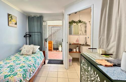 Boondall House | Zen Escape Guest House " Location 2" - Three listings - Nooky studio, Chillax Rest, Zen Garden Tiny Home