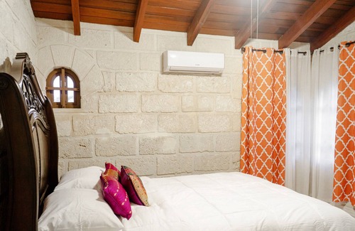 Callendar House | Zen Family Villa is located just 2 mins east of infamous Oistins and close to the Golf Course