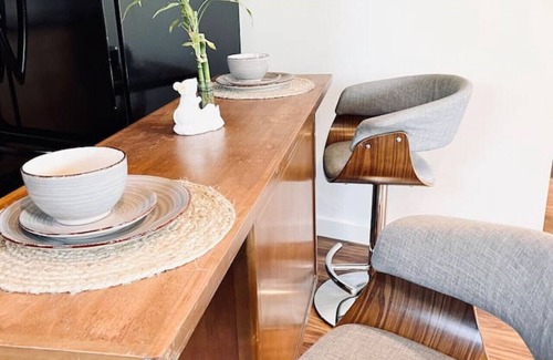 Amazon Apartment | Zen Garden Retreat, 2queen + 2full sized beds, near UO, fast Wi-Fi, sunset views