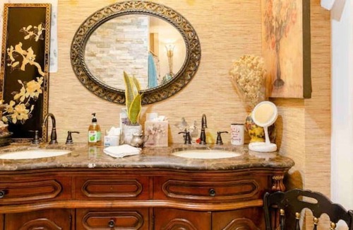 Hallandale Beach Cottage | Zen OnWater*Cottage King*Free *WiFi*PARK near* Bch