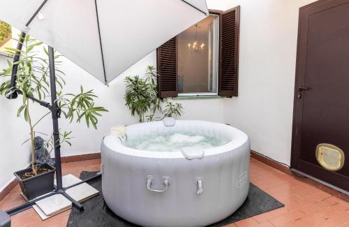 Casale Monferrato Apartment | Zen Retreat per Coppie con Jacuzzi - Dehor e Garage Privato - Check in Automatico 24 7