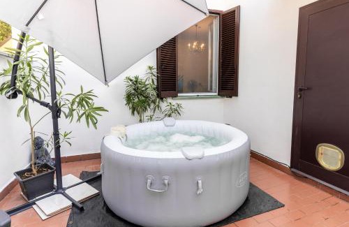 Casale Monferrato Apartment | Zen Retreat per Coppie con Jacuzzi - Dehor e Garage Privato - Check in Automatico 24 7
