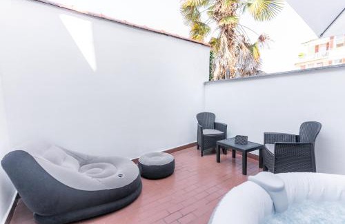 Casale Monferrato Apartment | Zen Retreat per Coppie con Jacuzzi - Dehor e Garage Privato - Check in Automatico 24 7