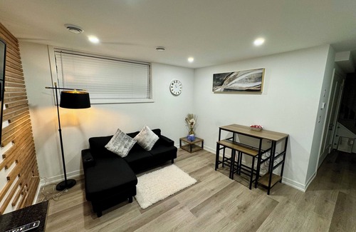 Niagara Falls Apartment | Zen Retreat-Your PeacefulEscape