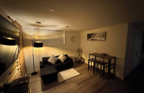 Niagara Falls Apartment | Zen Retreat-Your PeacefulEscape