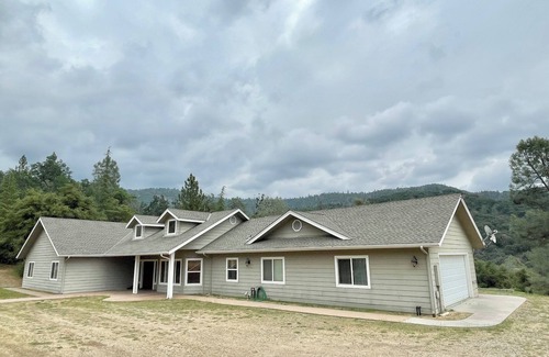 Oakhurst Cottage | Zen YoGa